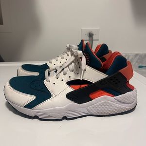 Nike Mens hurricane shoe